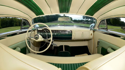 White / Green LeatherInterior image