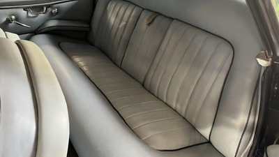 Grey LeatherInterior image