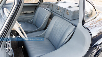 Blue Leather - White StitchingInterior image