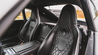 Black Leather - White StitchingInterior image