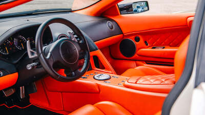 Arancio / Nero LeatherInterior image