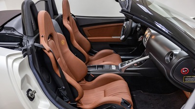 Brown / Black LeatherInterior image