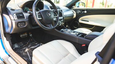 Ivory Leather - Ivory StitchingInterior image