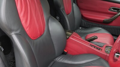 Black / Red LeatherInterior image