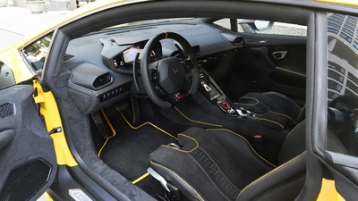 Nero Ade Alcantara - Giallo Piping / StitchingInterior image