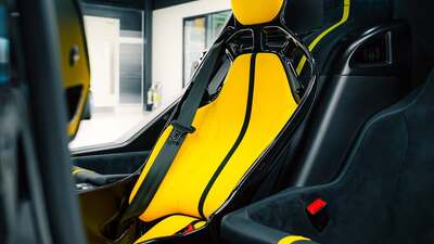 Black Alcantara / Leather - Yellow LeatherInterior image