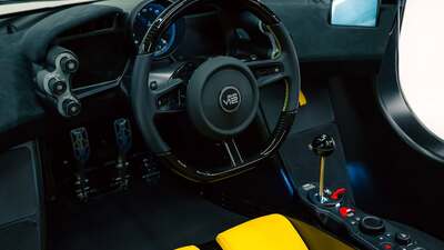 Black Alcantara / Leather - Yellow LeatherInterior image