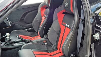 Black Leather / Red AlcantaraInterior image