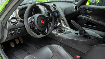 Black Leather / Alcantara - Silver StitchingInterior image