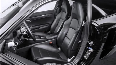 Black Leather / AlcantaraInterior image