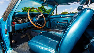 Black / Blue Leather - Blue StitchingInterior image