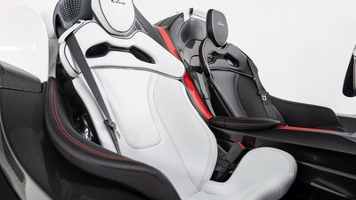 Black / White AlcantaraInterior image