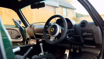 Black Alcantara / Leather - White / Yellow StitchingInterior image