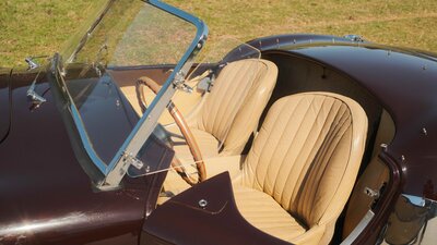 Beige LeatherInterior image