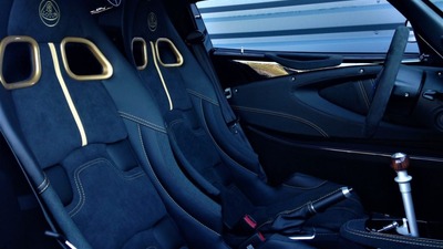 Black Leather / Alcantara - Gold StitchingInterior image