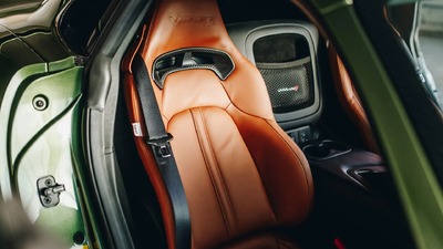 Sepia Laguna LeatherInterior image