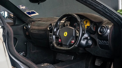 Nero Alcantara - Rosso StitchingInterior image