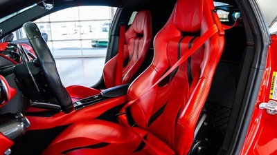 Nero / Rosso Leather - Rosso StitchingInterior image