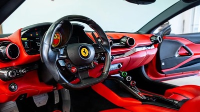Nero / Rosso Leather - Rosso StitchingInterior image