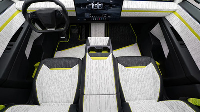 Bianco Leather / Nero Alcantara - Bianco StitchingInterior image