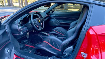 Nero / Rosso LeatherInterior image