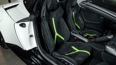 Nero Leather - Verde Stitching / PipingInterior image