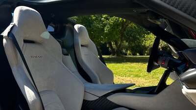 Black AlcantaraInterior image