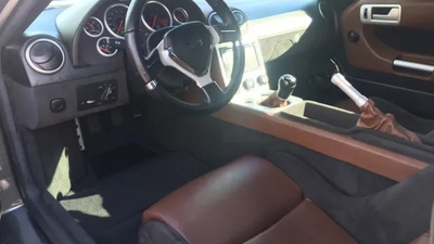 Tan Leather / Black AlcantaraInterior image