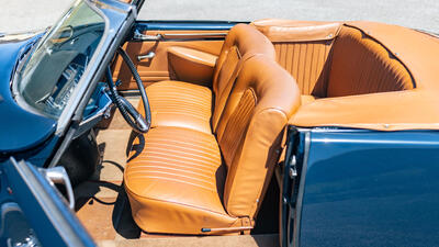 Cognac LeatherInterior image