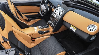 Black / Tan LeatherInterior image