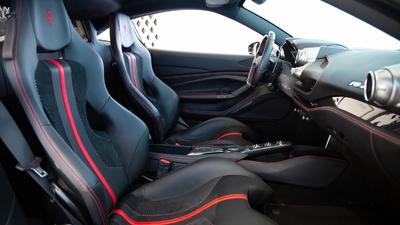 Black Leather / AlcantaraInterior image