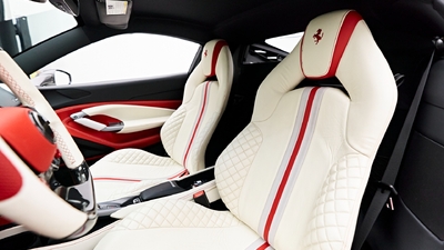 Black / White AlcantaraInterior image