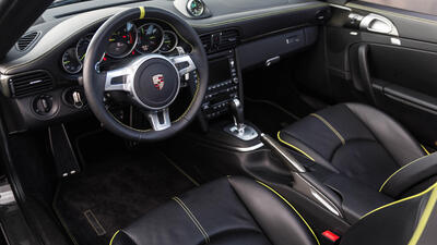 Black Alcantara - Acid Green StitchingInterior image