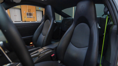Black Leather - Acid Green Stitching / PipingInterior image