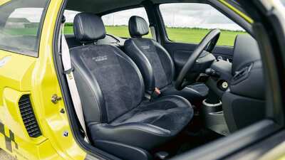 Black Leather / AlcantaraInterior image