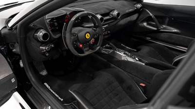 Nero Alcantara - Bianco StitchingInterior image
