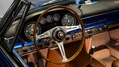 Cognac LeatherInterior image