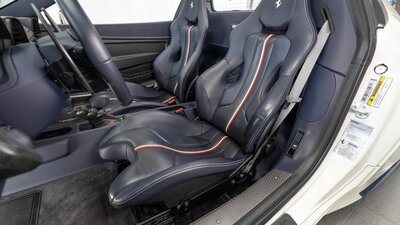 Blu Leather - Bianco StitchingInterior image