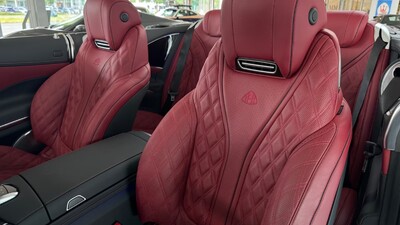 Bengal Red / Black LeatherInterior image