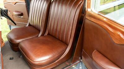 Brown LeatherInterior image