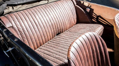 Beige LeatherInterior image