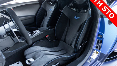 Nero Cosmus / Grigio Octans Alcantara - Blu Amon Stitching / PipingInterior image