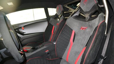 Nero Cosmus / Grigio Cronus Alcantara - Rosso Alala Stitching / PipingInterior image
